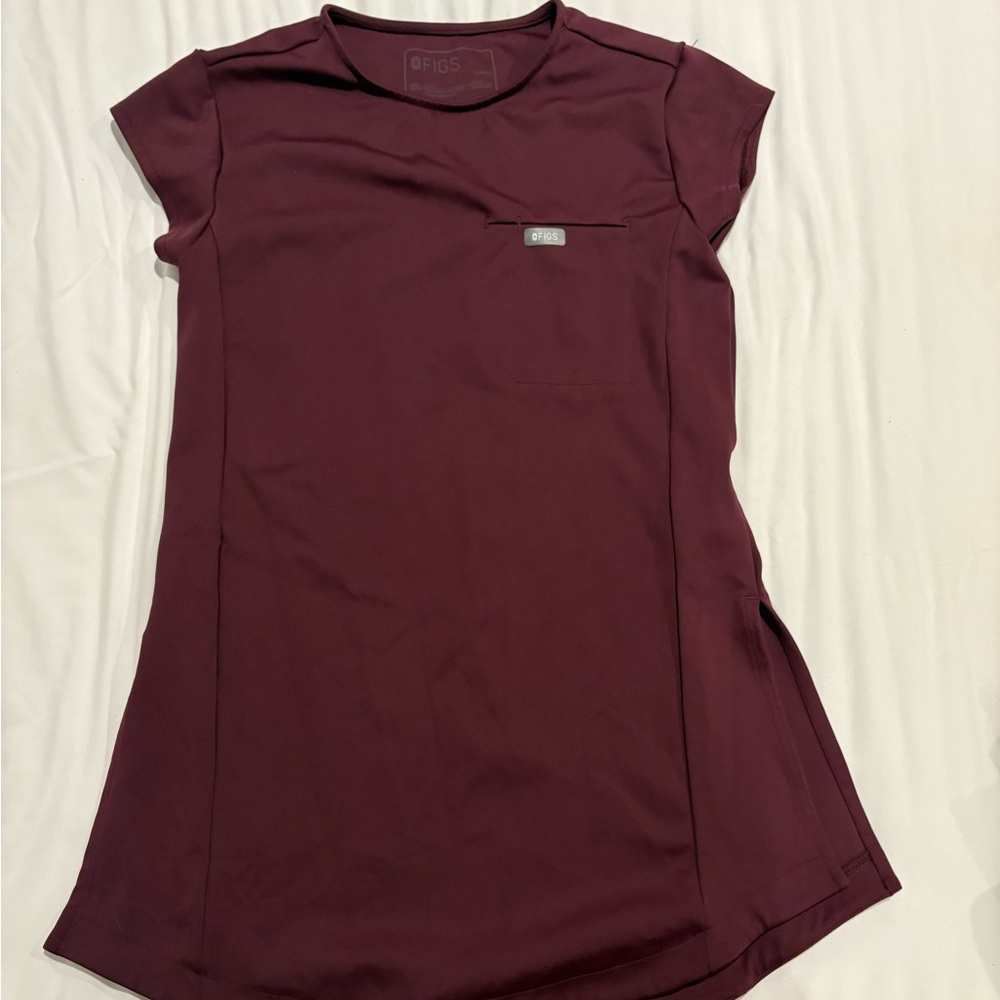 Like New Figs Maroon Short Sleeve Top